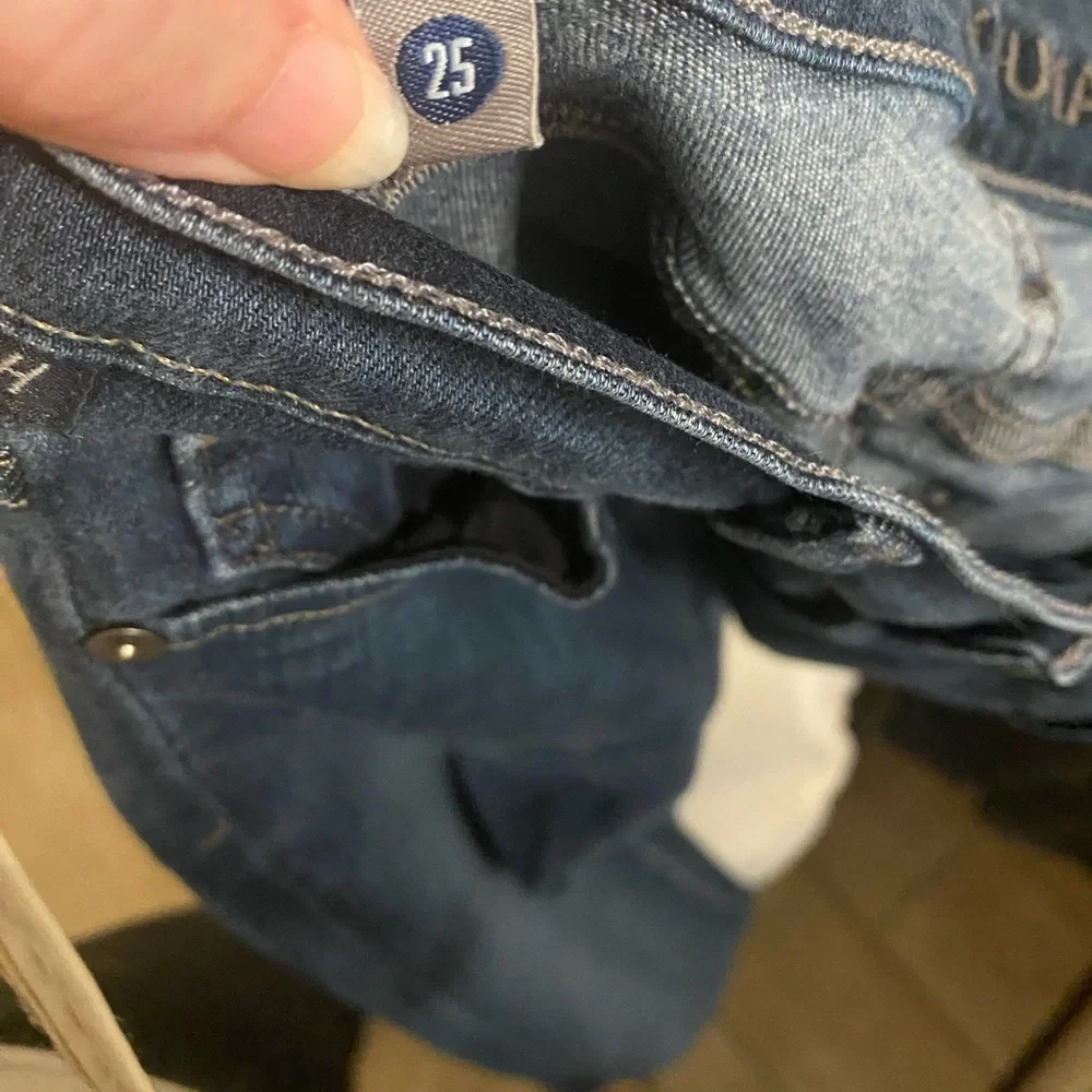 Citizens of Humanity stretchy‎ skinny jeans waist is 25